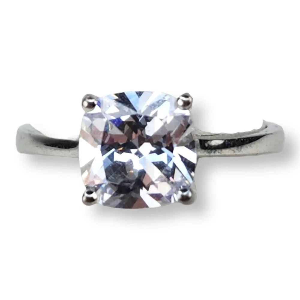 Jeulia engagement ring